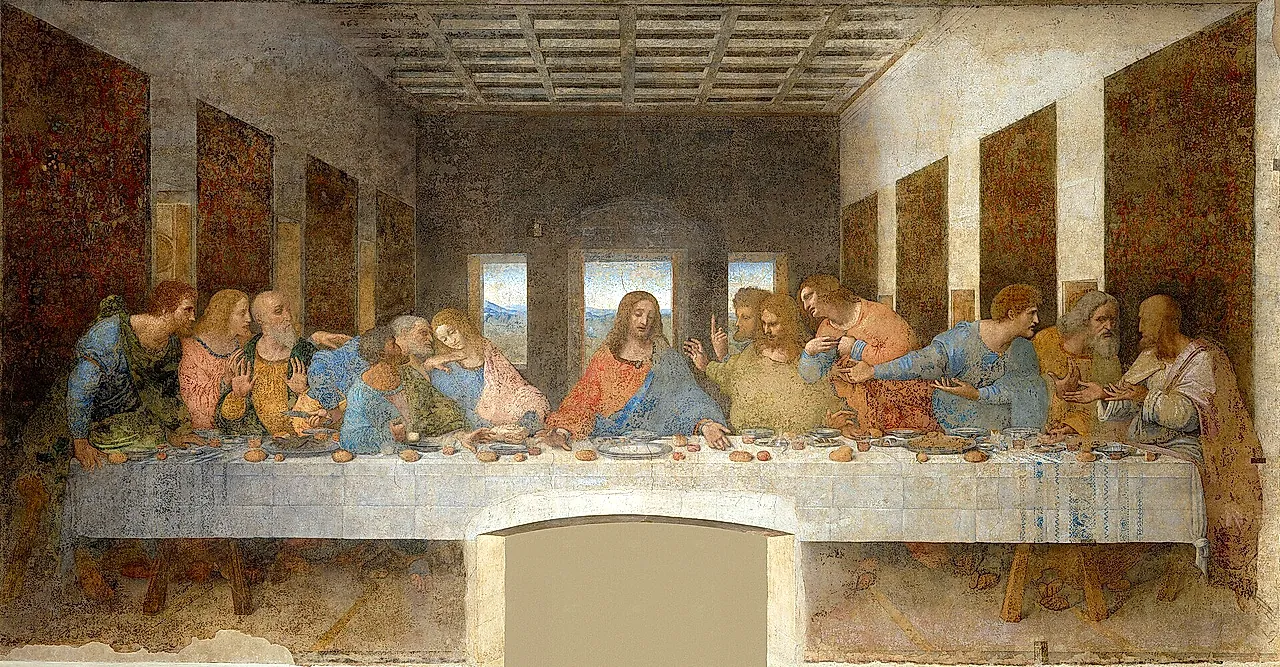 Leonardo da Vincis Abendmahl: Christus in der Mitte einer langen Tafel mit den zwölf Aposteln in Dreiergruppen, unter einer Kassettendecke, mit drei Fenstern an der Rückwand